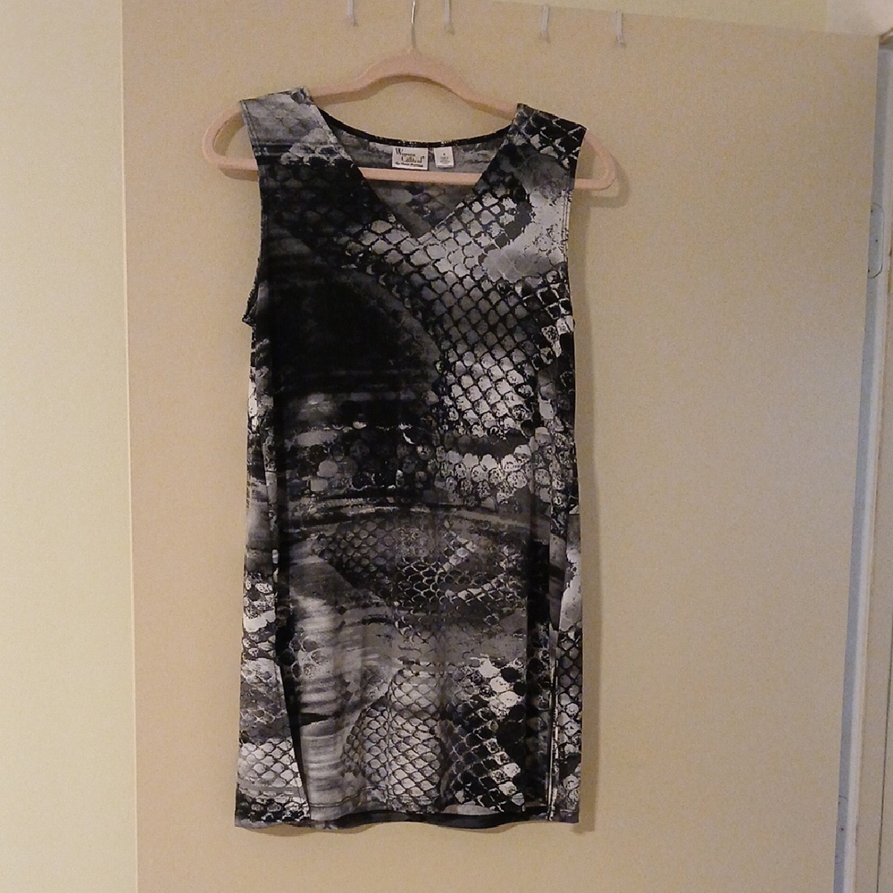 Sleeveless Black and Gray Patterned Dress